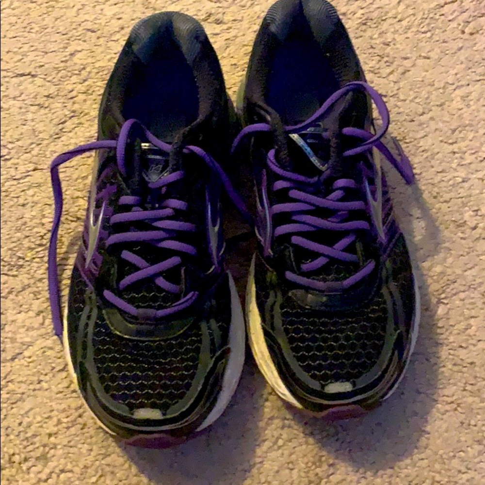 Brooks running shoes size 10